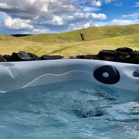 Carhullan Farmhouse - With Hot Tub & Dog-friendly 別荘