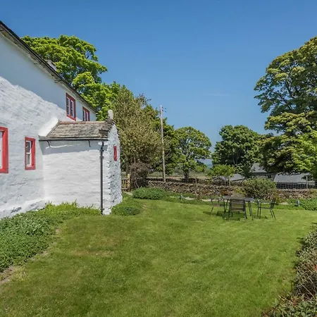 Carhullan Farmhouse - With Hot Tub & Dog-friendly 別荘