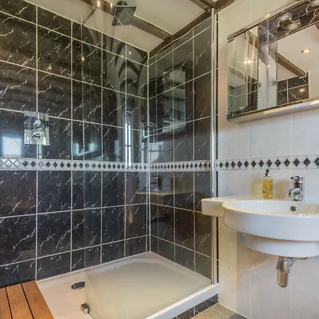 Carhullan Farmhouse - With Hot Tub & Dog-friendly