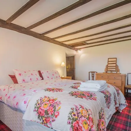 بيت للعطل Carhullan Farmhouse - With Hot Tub & Dog-friendly *